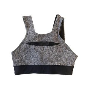 Lululemon sports bra size 6
